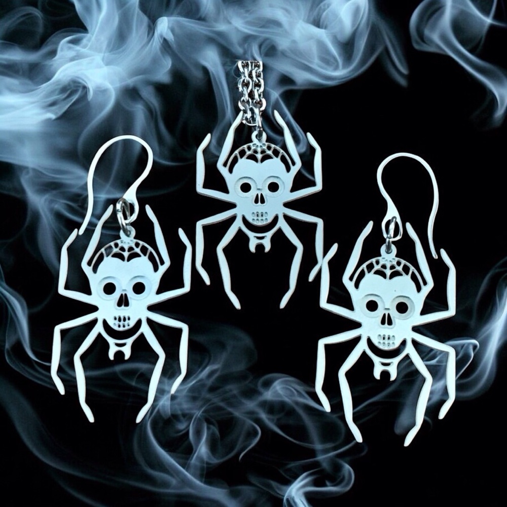 🆕 Skull on Spider Laser Etched Necklace and Earrings Set  Stainless Steel